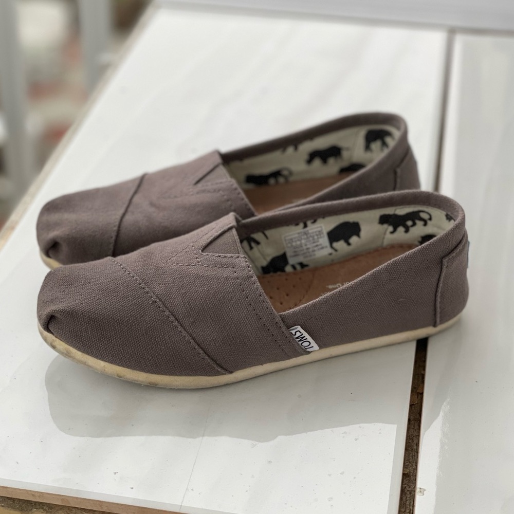 TOM’S slip on shoes